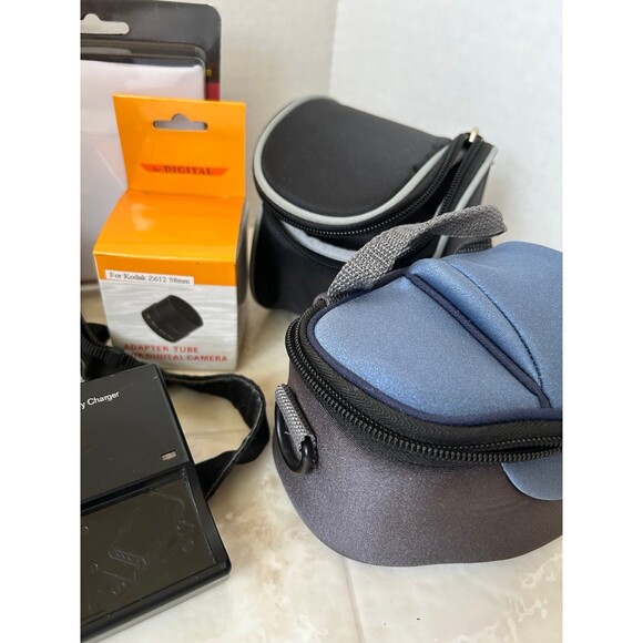 Bundle Kodak EasyShare P712 7.1MP Digital Camera with 12x Optical Zoom - Picture 5 of 5